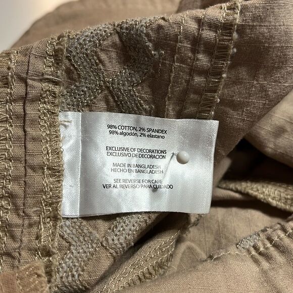 eddie Bauer tan four pockets belt loops embellished sides 4 1/2” length SZ 6 - Picture 7 of 11